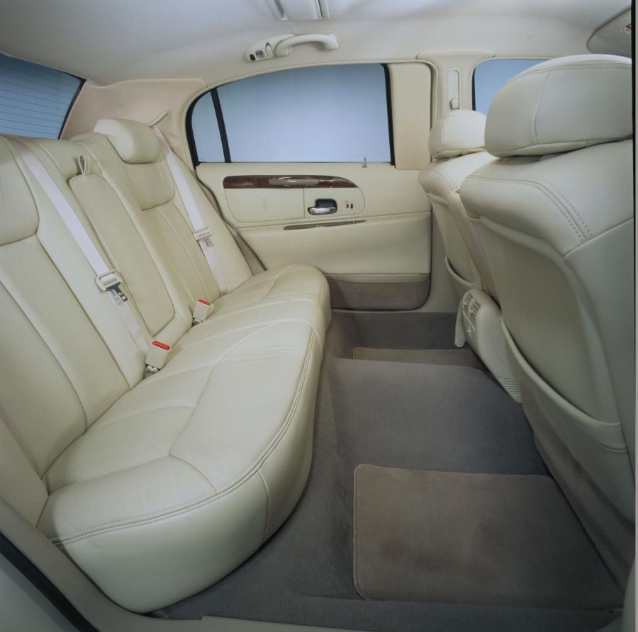  Lincoln Town Car 1998 года  (фото 29 из 77)